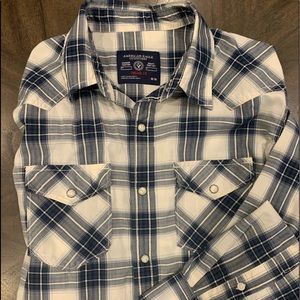 American Eagle Plaid Men’s button down